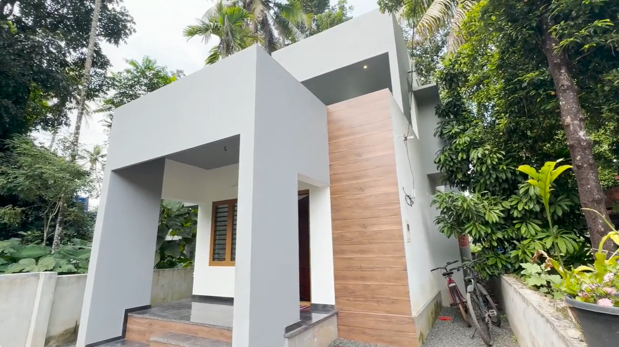 1300 Sqft Spacious Home In 3 Cent